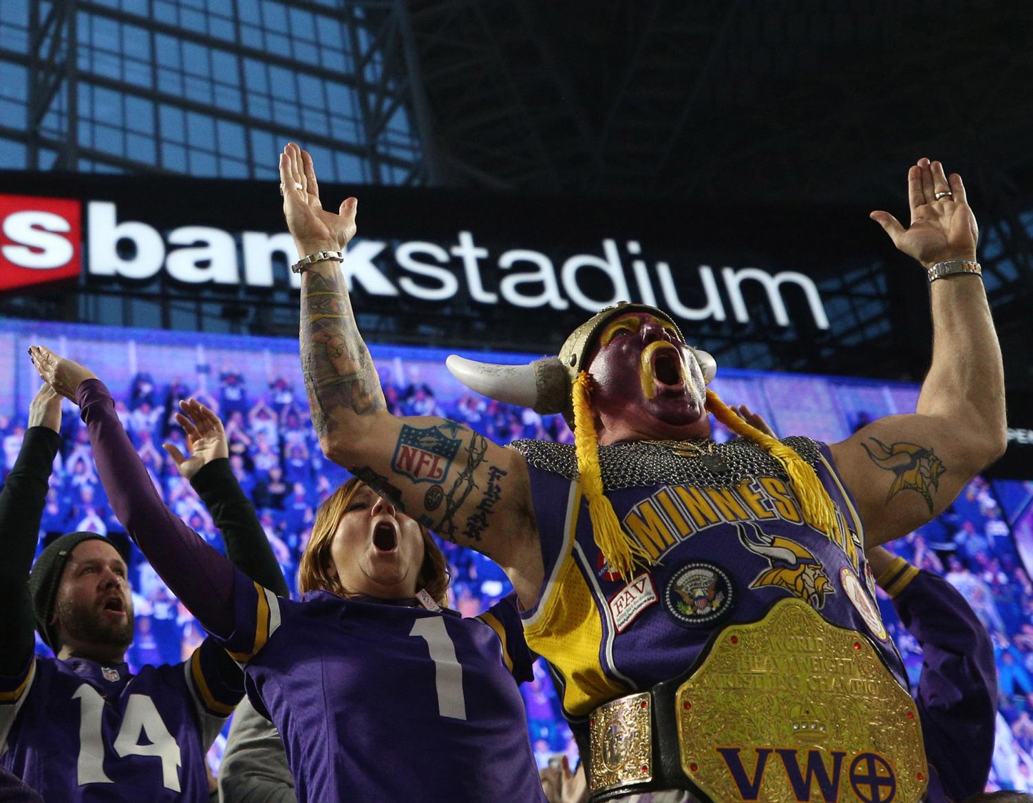 Vikings stun Saints, 29-24, with 61-yard touchdown on last play - CBS News