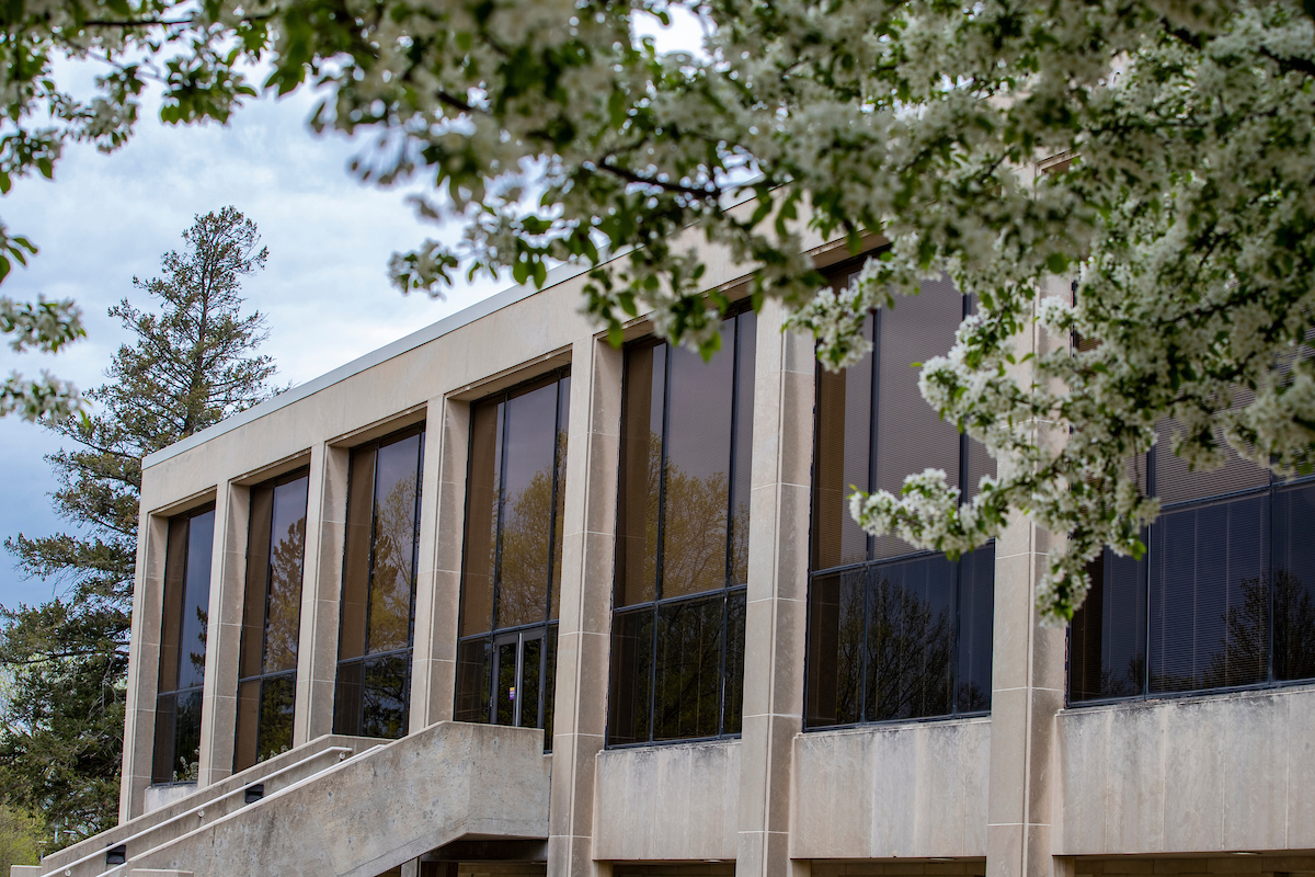 El centro se extenderá más allá del campus y servirá como un centro de educación cívica para educadores de K-12 en todo el estado de Iowa. 