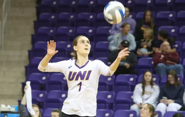  El voleibol de las Panteras comenzó el fin de semana contra los Murray State Racers. Las Panteras entrarían en el tercer set anotando los primeros cinco puntos y ocho de los primeros 10 puntos en total.